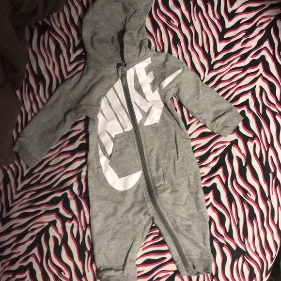 6-9 month nike hoodie 6-9 month nike hoodie